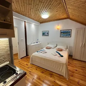 https://rooftop-giovanina.splithotels.org